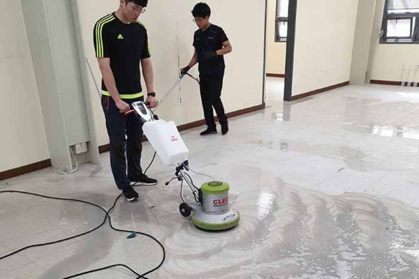 Hướng dẫn sử dụng nước tẩy sàn đặc dụng hiệu quả và an toàn